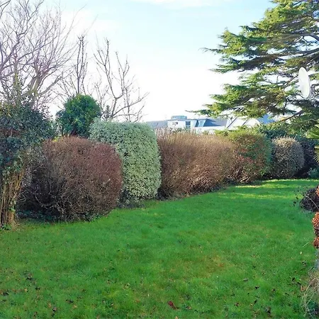 Avec Jardin Dans Un Quartier Calme Au Centre De - Ref 934 Villa